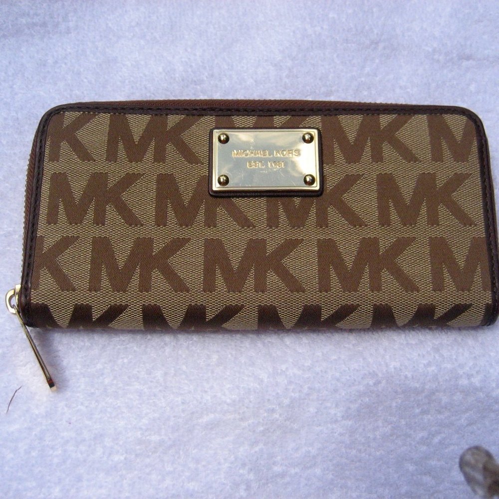 MICHAEL KORS TWO TONE BROWN ZIPPERED WALLET NWOT